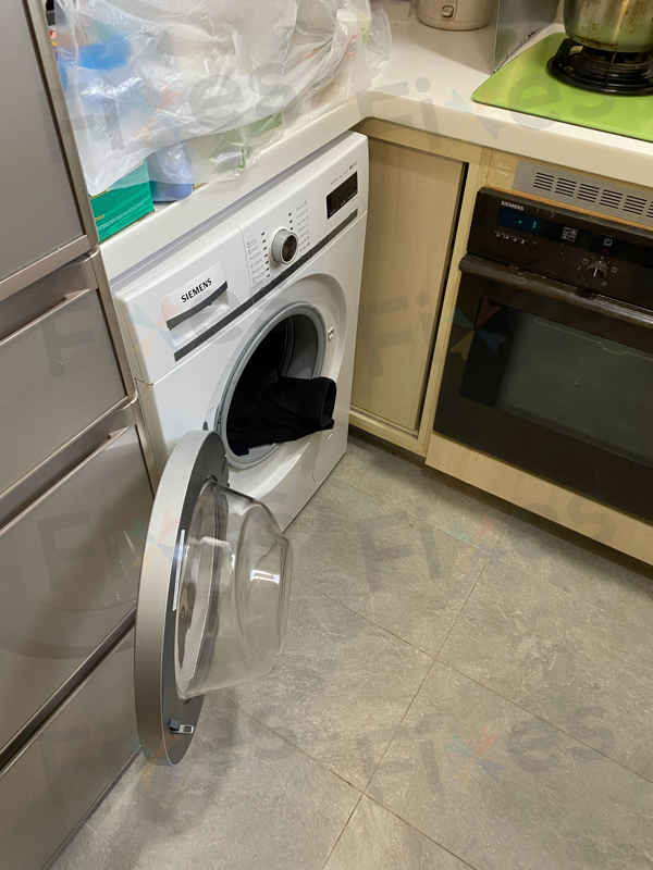 這部西門子WM系列洗衣機E18故障碼排不出水 🧭租客現場遇到過濾器卡死難題
