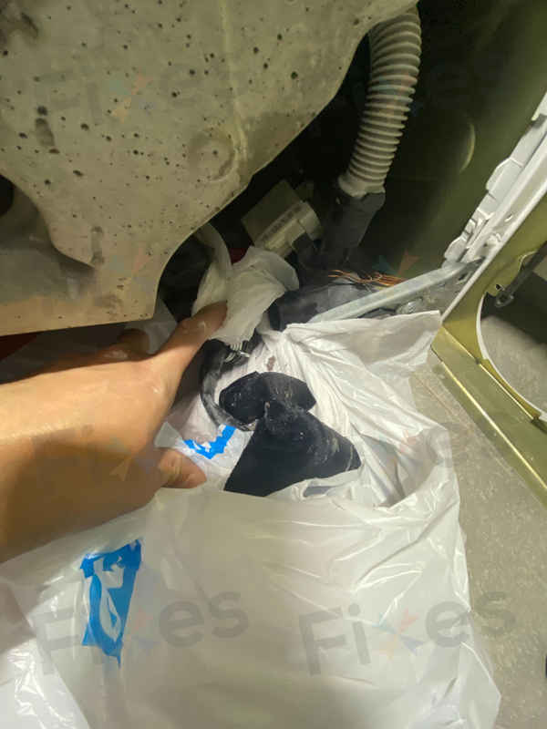 這部西門子WM系列洗衣機E18故障碼排不出水 🧭租客現場遇到過濾器卡死難題