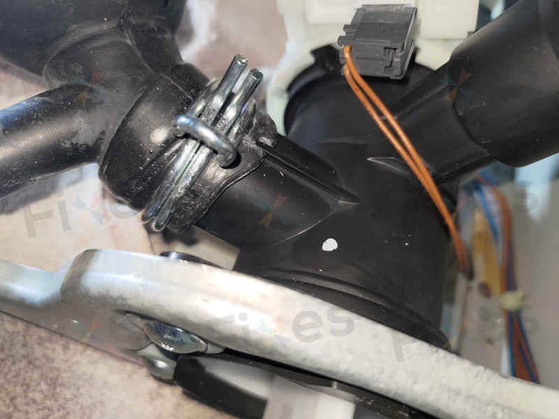 髮夾硬幣卡住排水系統,西門子洗衣機E18故障真相大白 🧾