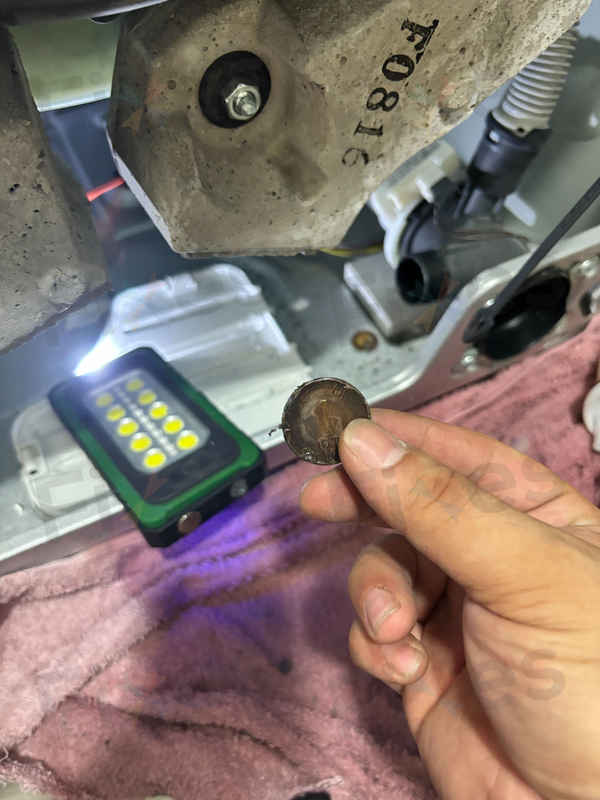 這部西門子WU10P系列洗衣機藏了8塊硬幣!師傅解決E18故障碼的驚喜發現 💰