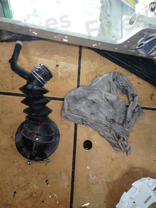 這部西門子洗衣機出現E18故障碼，原來是意想不到的小東西在作怪 🔍