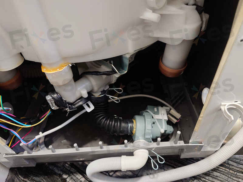 常洗毛公仔的後果：這部惠而浦VEMC系列洗衣機排水系統被棉絮完全堵死 🚿