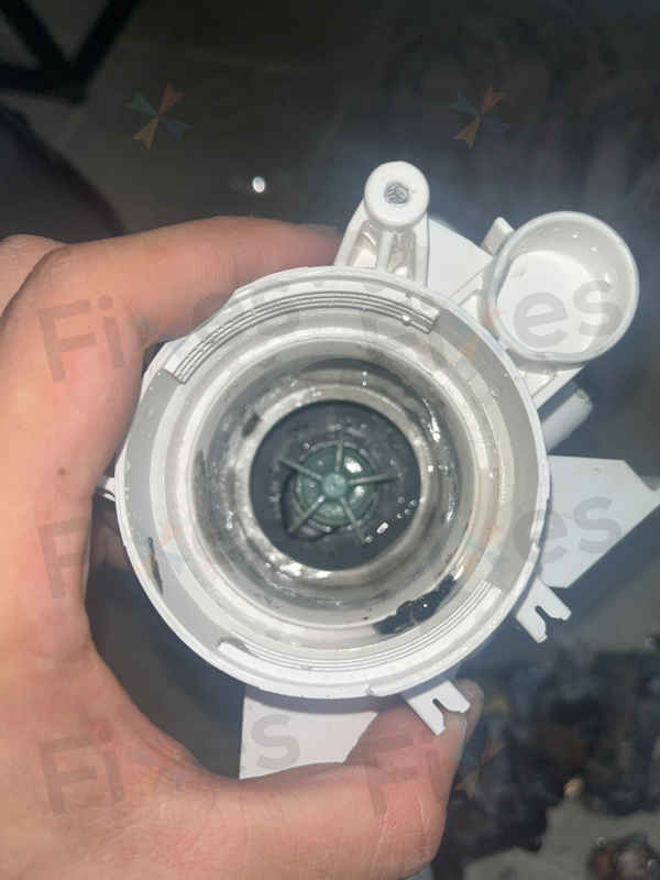 客人目睹排水濾網內的不可思議“硬幣排隊”！這部Candy CSWS系列洗衣機E20修復全紀錄✨