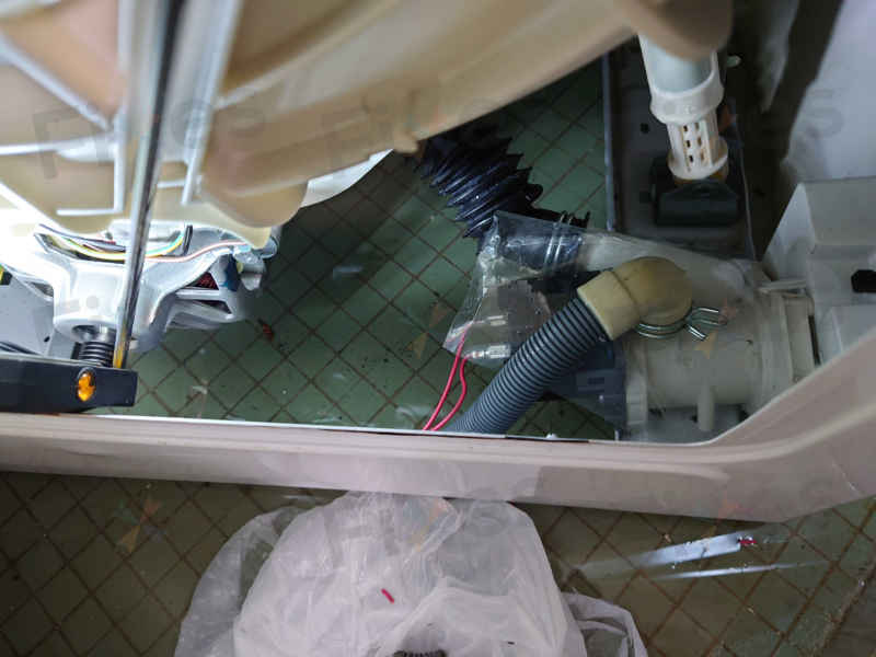 為何這部Candy洗衣機排水特別慢？師傅上門檢查的發現 🔍