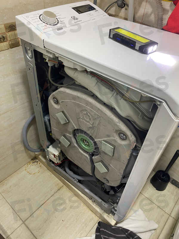 一隻襪子竟令這部Electrolux EWT系列洗衣機完全癱瘓？拆開機底真相大白 🧦