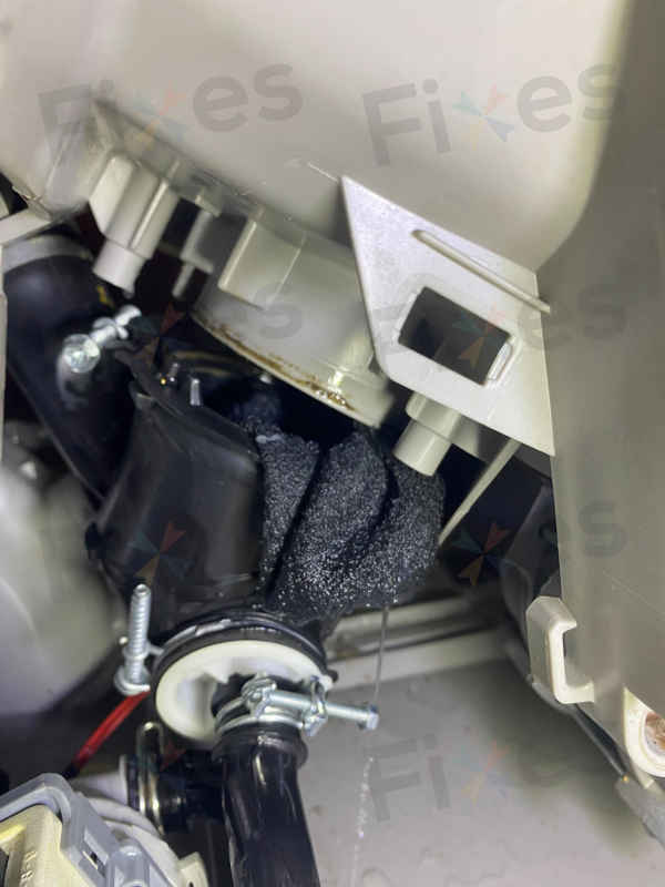 一隻襪子竟令這部Electrolux EWT系列洗衣機完全癱瘓？拆開機底真相大白 🧦
