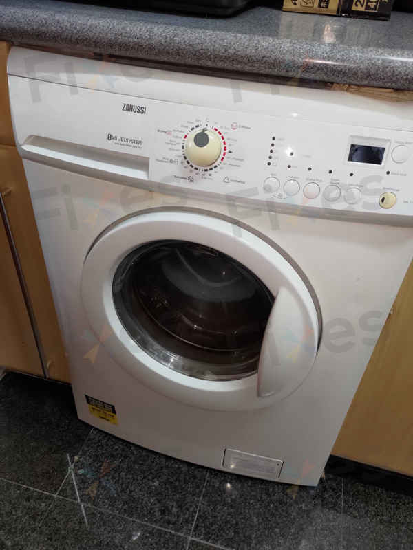 這部Zanussi ZKN系列前置式洗衣機E20故障碼背後，竟是意外的「八達通」作怪 🎯