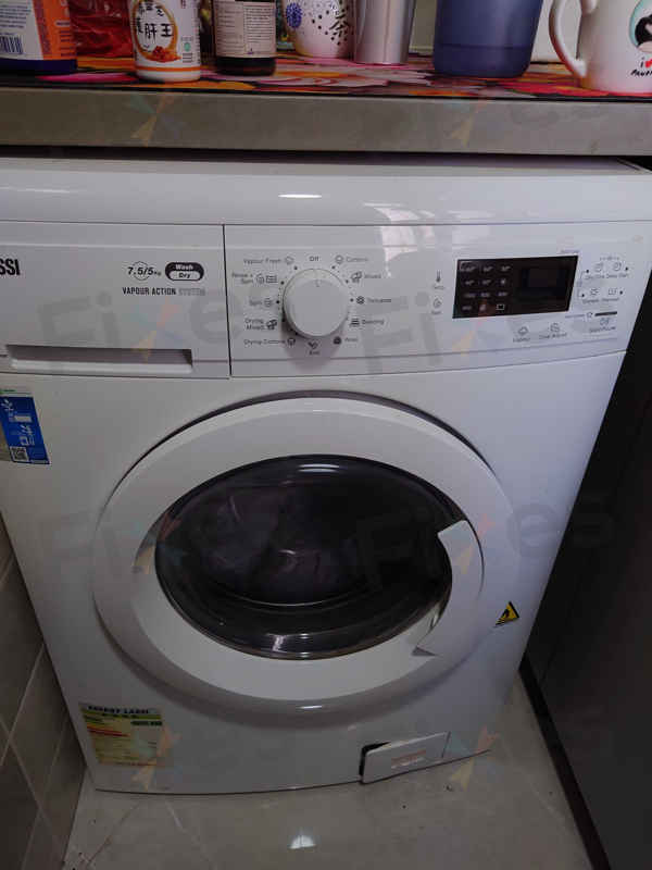 這部Zanussi ZKN系列洗衣機E20故障現場:50支牙線竟成排水主兇🦷