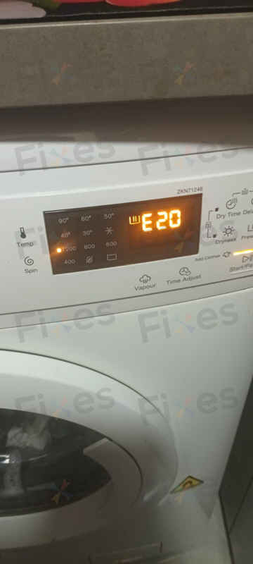 這部Zanussi ZKN系列洗衣機E20故障現場:50支牙線竟成排水主兇🦷