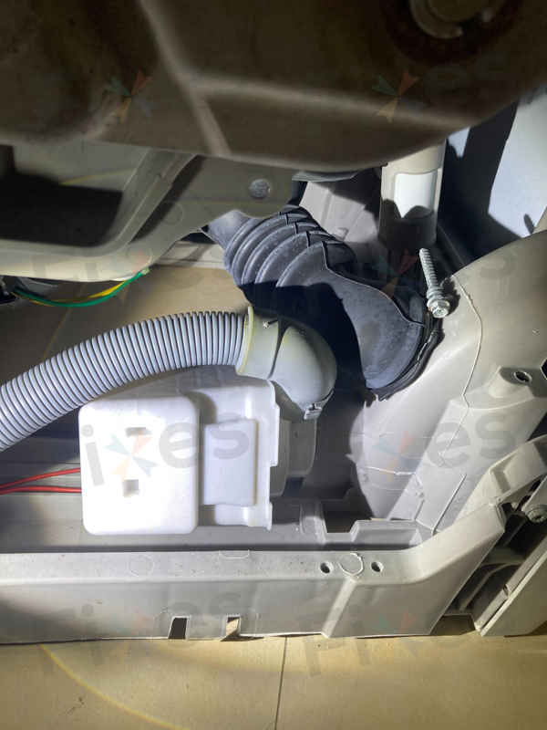 這部Zanussi ZWQ系列洗衣機E20故障碼背後的關鍵：電子板誤判排水問題 🛠️