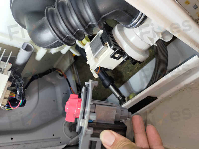 硬幣與纖維堵塞?這部Brandt BWF系列洗衣機E21故障全過程🌀