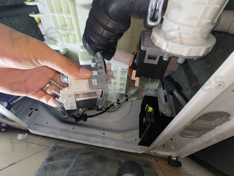 這部Panasonic NAS系列洗衣機E21故障碼背後的隱藏危機,排水泵老化有跡可循 🔍