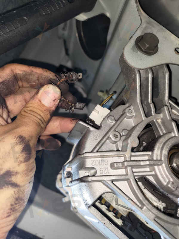 出現故障碼E21，解決碳刷問題😊Siemens西門子前置式洗衣機 WD12D460HK/07