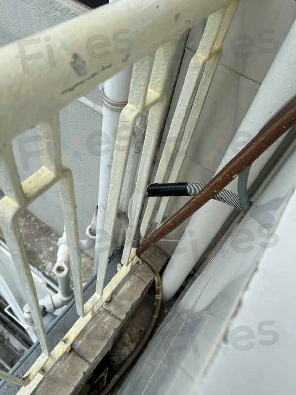 露台洗衣機的隱藏風險：一次E21故障維修的啟示 🌞