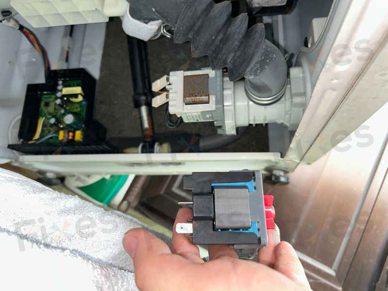 露台洗衣機的隱藏風險：一次E21故障維修的啟示 🌞