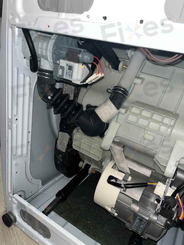 這部西門子WD14S系列洗衣機遇上E21故障？師傅現場揭開排水問題真相 🔍