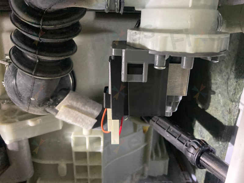 Miss So男友拆下機背釀亂，師傅4步換泵修復這部Panasonic NAS系列洗衣機E21排水故障 🔩