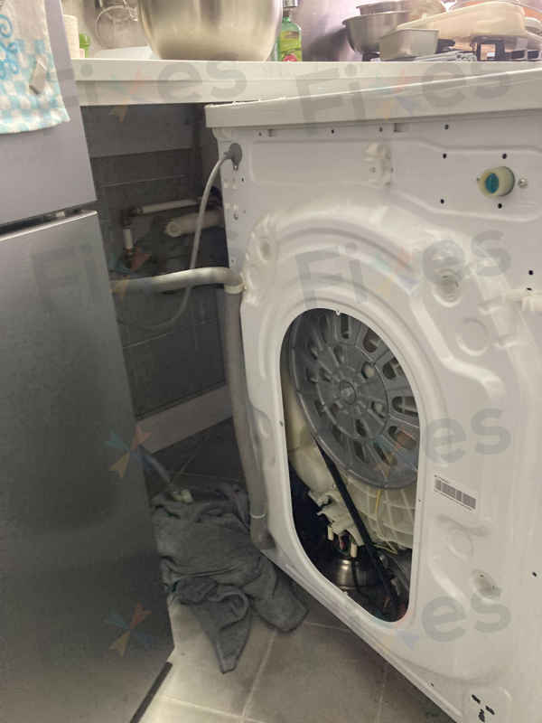 Miss So男友拆下機背釀亂，師傅4步換泵修復這部Panasonic NAS系列洗衣機E21排水故障 🔩