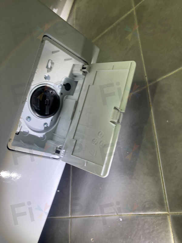 Miss So男友拆下機背釀亂，師傅4步換泵修復這部Panasonic NAS系列洗衣機E21排水故障 🔩