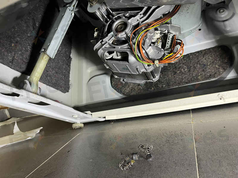 出現故障碼E21，更換摩打碳刷🔧Siemens西門子二合一洗衣乾衣機 WD12D460HK/01