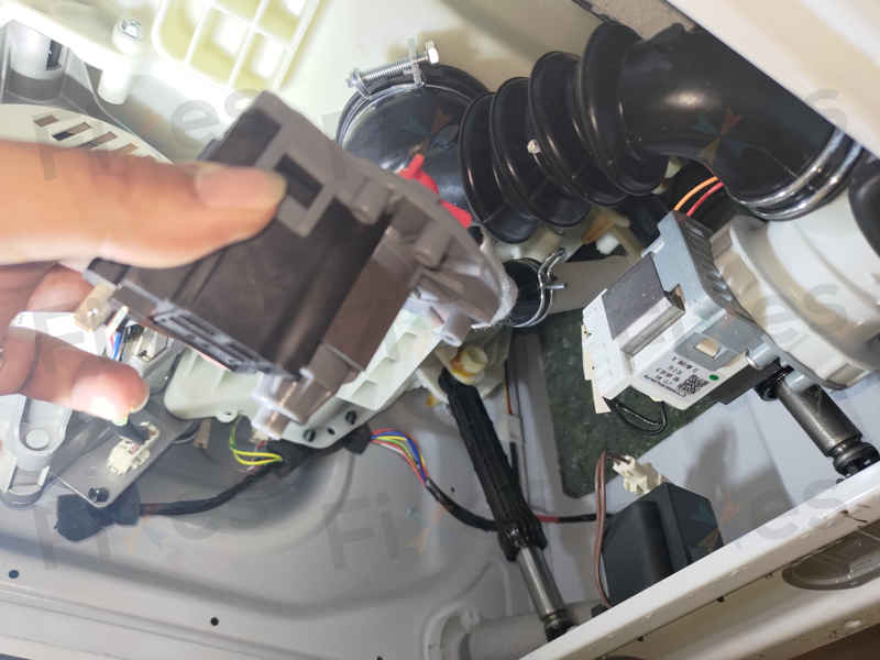 這部西門子洗衣機的排水泵更換經歷，解決E21故障碼 🌊