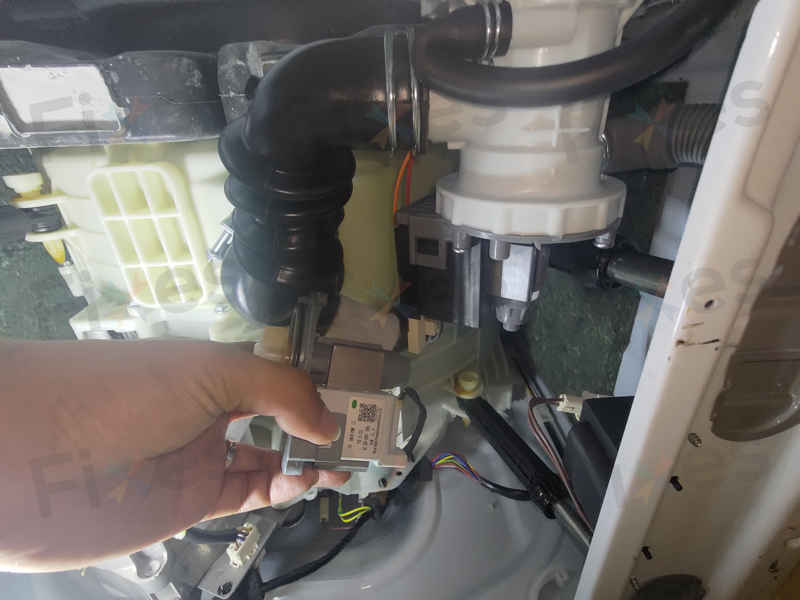 這部西門子洗衣機的排水泵更換經歷，解決E21故障碼 🌊