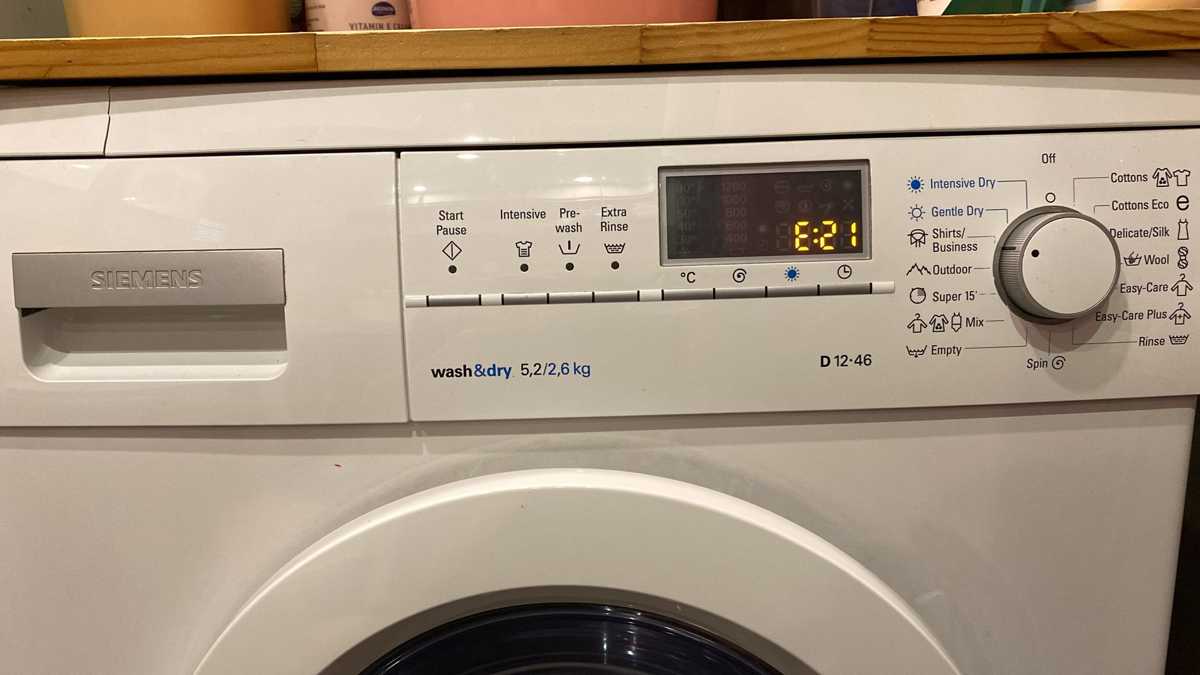 這部西門子WD系列洗衣機E21故障碼現場更換摩打碳刷,恢復運轉如初🤔