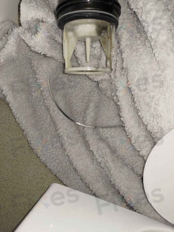 這部西門子WS系列洗衣機E21停擺?竟是內衣鋼圈卡住排水泵 🤔