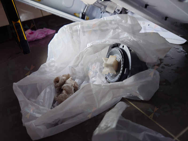 這部西門子WS系列洗衣機E21錯誤碼響起,竟是吸濕紙卡住排水泵🧩
