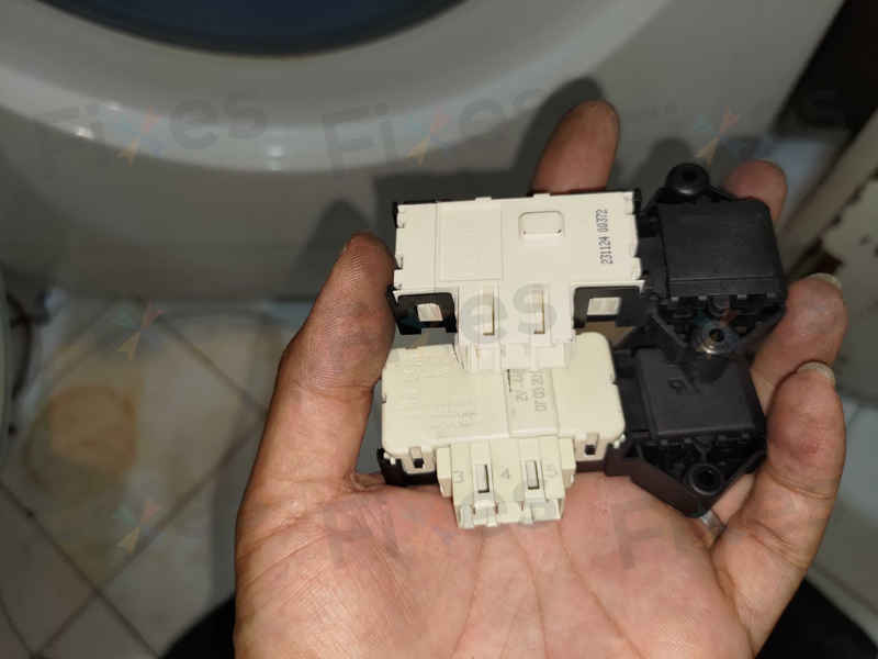 門鎖失靈讓這部白朗洗衣機停擺，看看如何解決E30故障 🏠