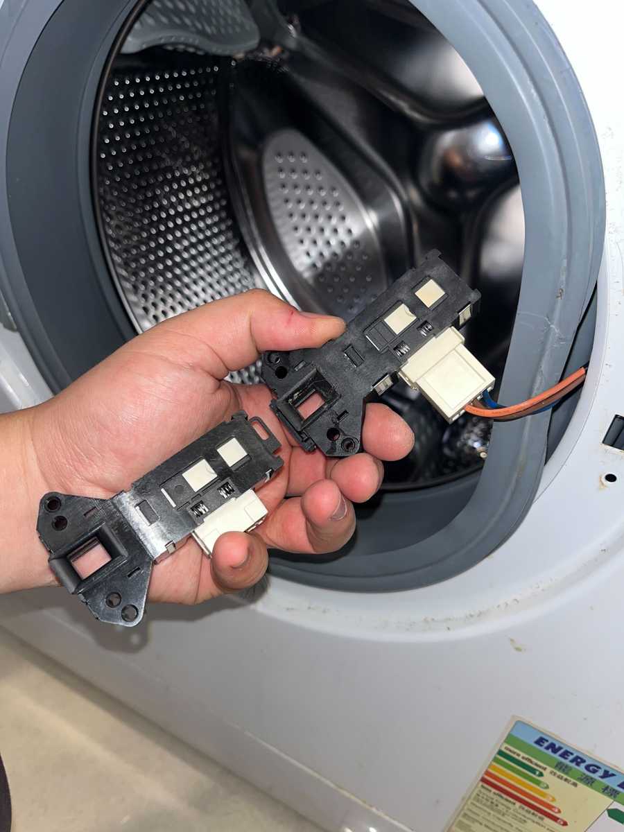 門鎖掣老化引發E30故障碼!Midea MWFG系列洗衣機維修實錄 🛠