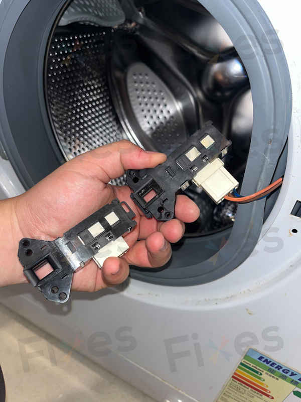 門鎖掣老化引發E30故障碼!Midea MWFG系列洗衣機維修實錄 🛠