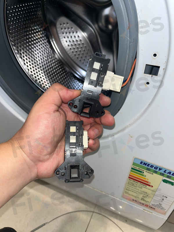 門鎖掣老化引發E30故障碼!Midea MWFG系列洗衣機維修實錄 🛠