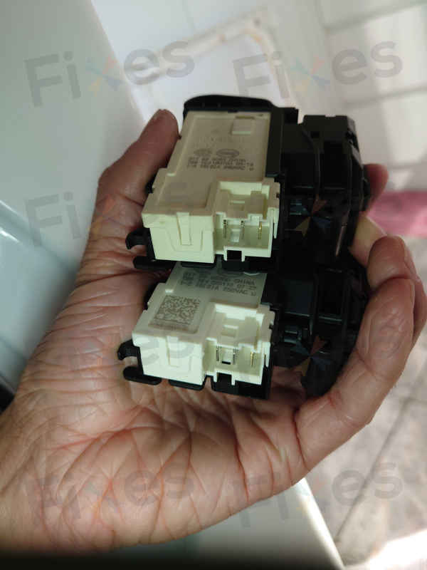 解開這部Panasonic洗衣機E30故障之謎：從門鎖掣檢查到完整修復 ⚡