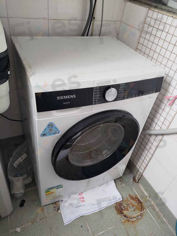 衣袋裡的米粉化身「塞喉元兇」，導致這部西門子WM系列洗衣機顯示E36-10 🥣