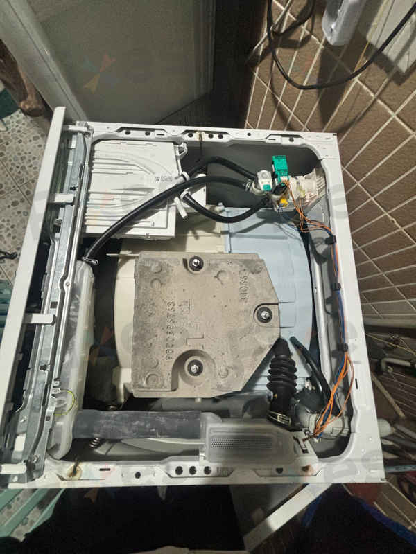 這部博世洗衣機的排水問題，源於意外掉入的小物件 🔍