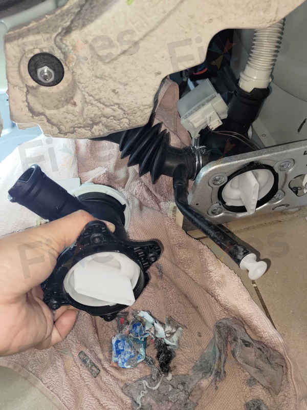 異物堵塞致E36故障：這部Siemens WH系列洗衣機排水系統大解密 🔍