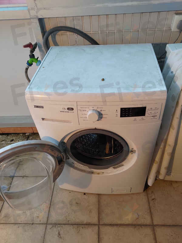 Zanussi ZWH系列洗衣機E40故障碼,師傅揭示門鎖掣的關鍵問題 🔍