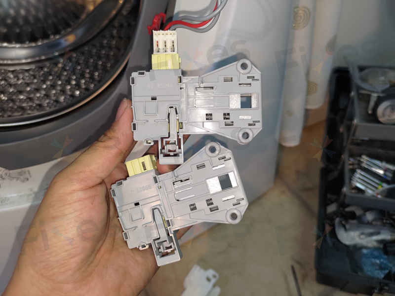 Zanussi ZWH系列洗衣機E40故障碼,師傅揭示門鎖掣的關鍵問題 🔍