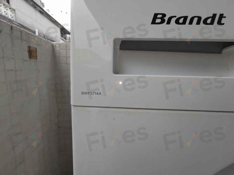 這部Brandt BWF系列洗衣機顯示E61故障碼無法轉動,碳刷磨耗竟已見底🌀