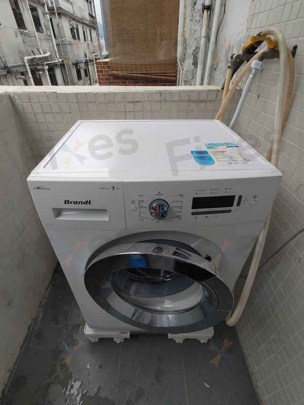 這部Brandt BWF系列洗衣機顯示E61故障碼無法轉動,碳刷磨耗竟已見底🌀
