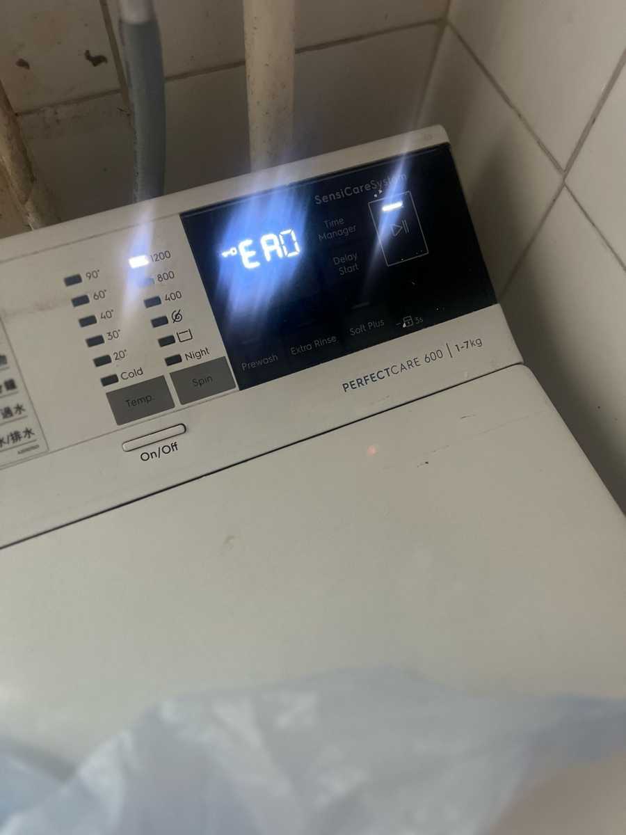 這部伊萊克斯EW系列洗衣機突然停擺,EA0故障碼背後的嬰兒毛巾尋寶記 🧩