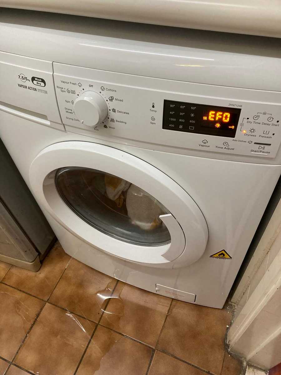 揭密EF0故障秘密：這部Zanussi ZKN系列洗衣機因排水喉裂縫停止運作 🔍