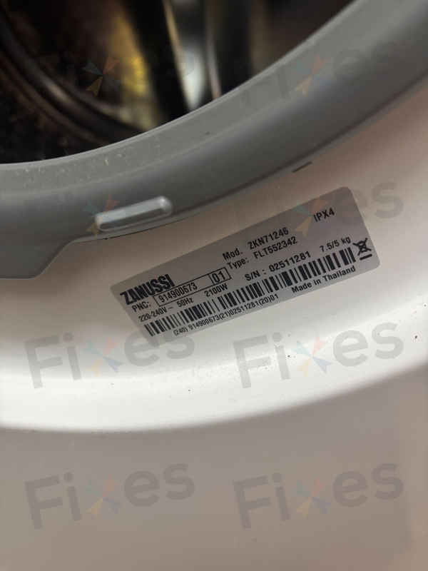 揭密EF0故障秘密：這部Zanussi ZKN系列洗衣機因排水喉裂縫停止運作 🔍