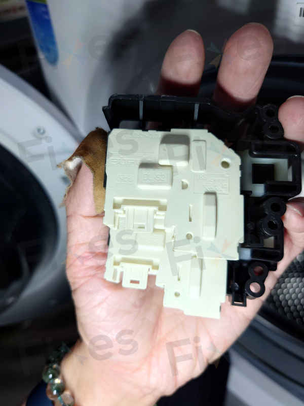 這部飛歌牌PV系列洗衣機ERR7排水緩慢？師傅到府拆管驚見吸色紙纖維堵塞💧
