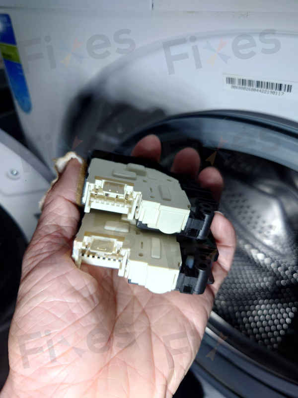 這部飛歌牌PV系列洗衣機ERR7排水緩慢？師傅到府拆管驚見吸色紙纖維堵塞💧
