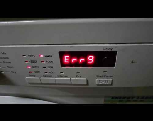 這部Zanussi ZWD系列洗衣機出現Err9故障碼，竟是因為震動過大引起？🤔