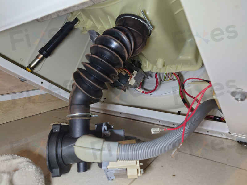 F05錯誤來襲?師傅現場修復這部Indesit XWDE系列洗衣機排水難題💡