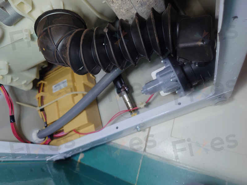 客戶AI自救無效轉求師傅：惠而浦WFCR系列洗衣機F05排水泵故障解決全程 🛠️