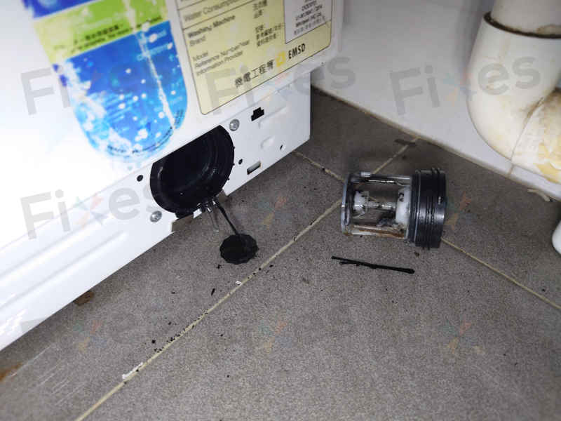 異物夾擊現場：這部惠而浦CFCR系列洗衣機因F05故障遭硬幣髮夾阻礙 😮